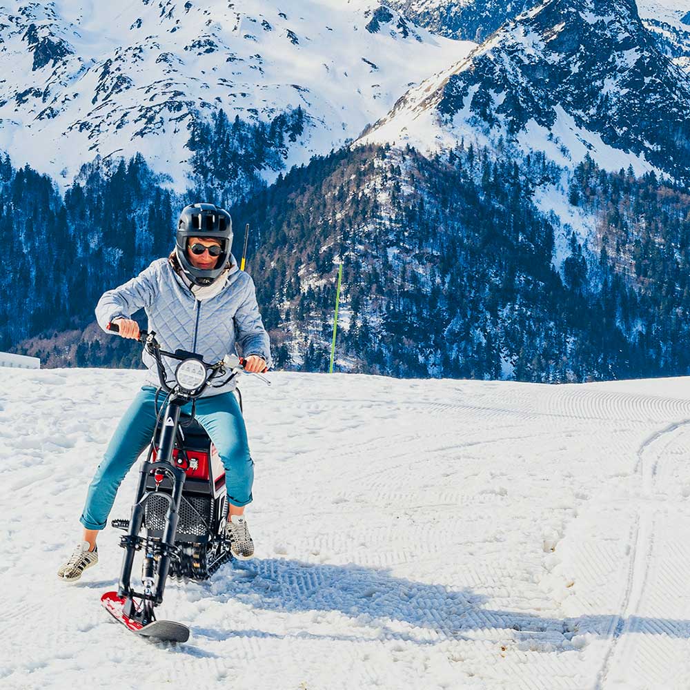 Femme sur un moonbike à Artouste